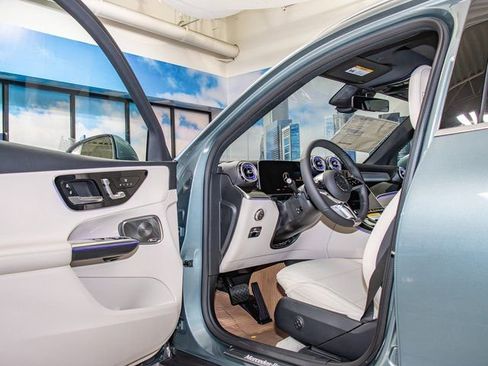 Used 2026 Mercedes-Benz GLC 300 4MATIC image 13