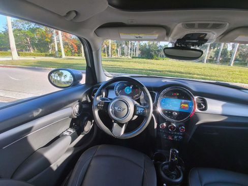 Used 2023 MINI Cooper 4-Door Hardtop FWD image 28