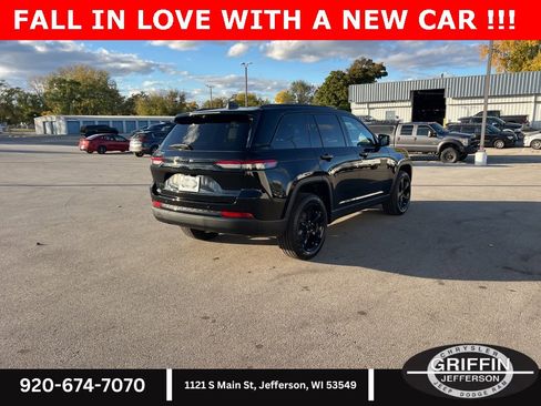 New 2025 Jeep Grand Cherokee Limited w/ Luxury Tech Group II image 12