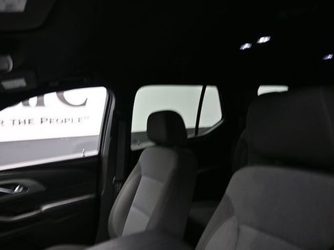 Used 2023 Chevrolet Traverse LT FWD image 17