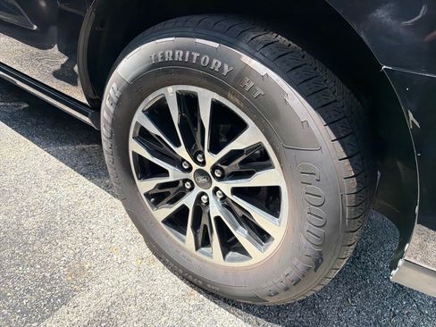 Used 2025 Ford Expedition Max Platinum AWD/4WD image 11