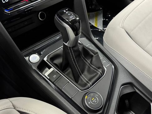 New 2025 Volkswagen Taos SE image 11