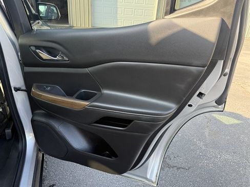 Used 2019 GMC Acadia SLE AWD/4WD image 41