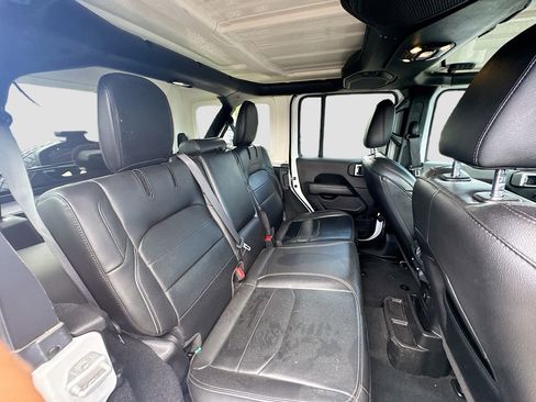 Used 2023 Jeep Wrangler Unlimited Sahara AWD/4WD image 31