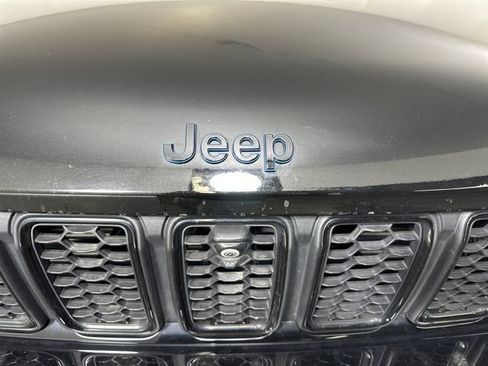 Used 2023 Jeep Grand Cherokee 30th Anniversary image 9