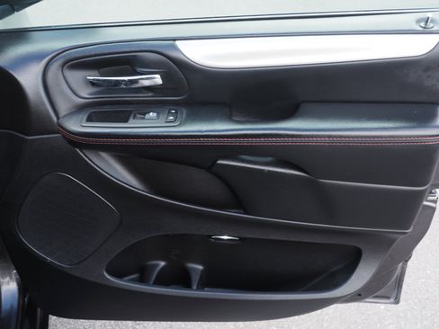 Used 2017 Dodge Grand Caravan GT image 19