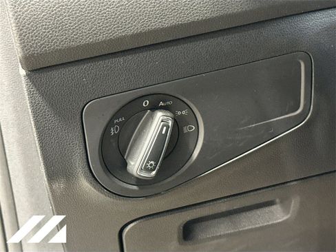 Used 2020 Volkswagen Tiguan SEL w/ Tiguan Two-Row MDO Package image 10