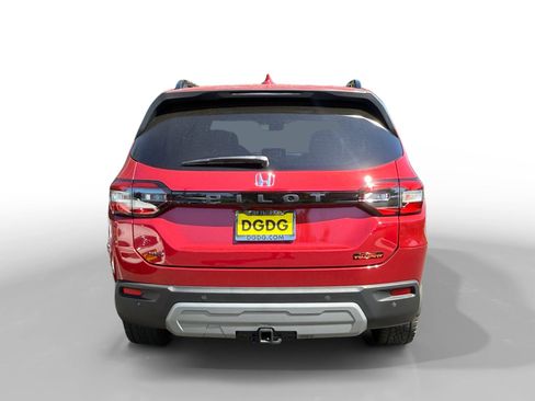 Used 2025 Honda Pilot TrailSport image 4