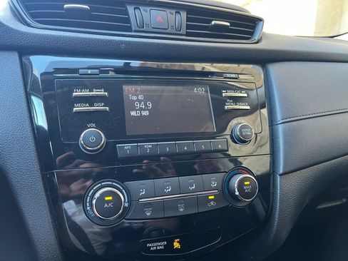 Used 2017 Nissan Rogue S FWD image 25
