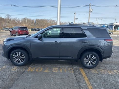 New 2025 Nissan Pathfinder SL image 7
