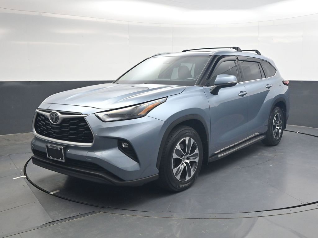Used 2022 Toyota Highlander XLE FWD image 8