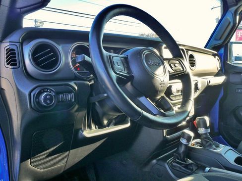 Used 2022 Jeep Gladiator Willys image 21