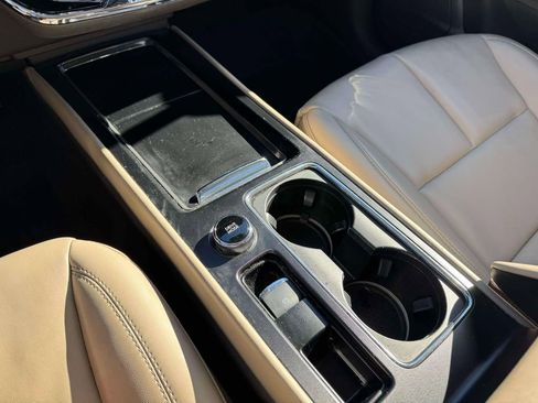 Used 2023 Lincoln Corsair AWD w/ Rear Removable Package Tray image 28