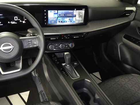Certified 2025 Nissan Kicks SV image 33