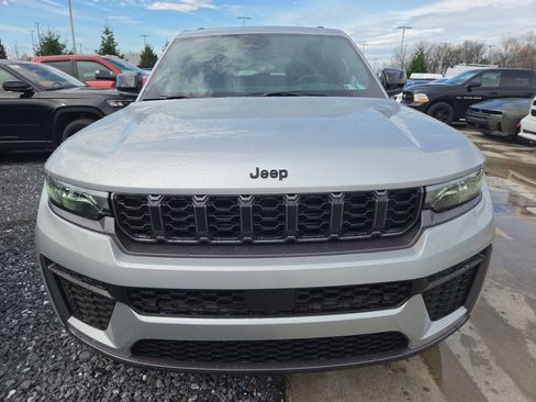 New 2026 Jeep Grand Cherokee Altitude AWD/4WD image 18