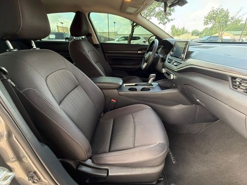 Used 2025 Nissan Altima 2.5 SV FWD image 32