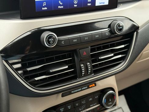 Certified 2022 Ford Escape SEL image 33