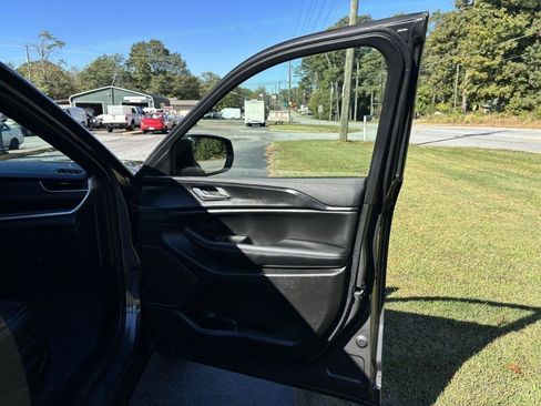 Used 2024 Jeep Grand Cherokee L Laredo image 19