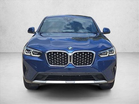 Used 2025 BMW X4 xDrive30i AWD/4WD image 2