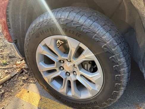 Used 2024 Chevrolet Silverado 1500 LTZ w/ LTZ Premium Package AWD/4WD image 7