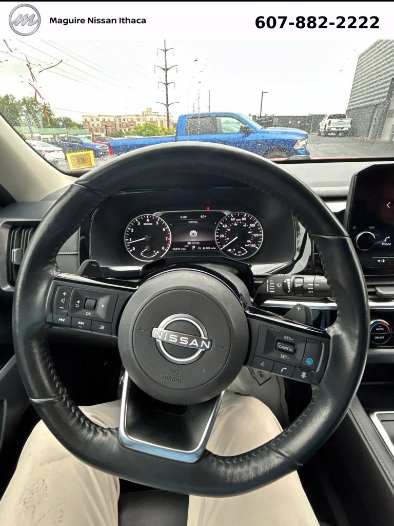 Used 2023 Nissan Pathfinder SL w/ Black Appearance Package AWD/4WD image 7