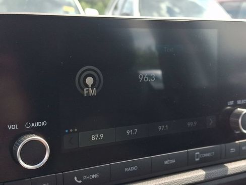 Used 2024 Honda CR-V LX image 19