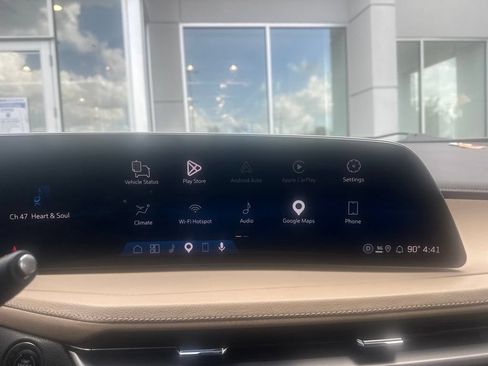 Used 2024 Cadillac XT4 Luxury w/ Cold Weather Package FWD image 29