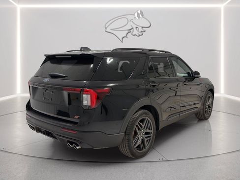 Used 2025 Ford Explorer ST AWD/4WD image 5