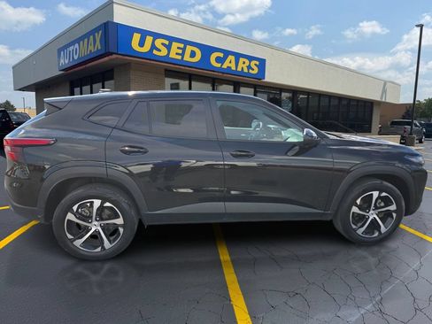 Used 2024 Chevrolet Trax RS w/ Driver Confidence Package FWD image 2