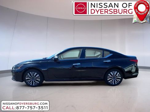 Used 2025 Nissan Altima 2.5 SV FWD image 6