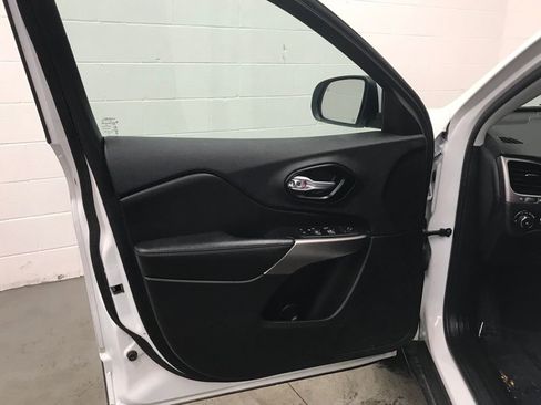 Used 2021 Jeep Cherokee Latitude Lux image 9