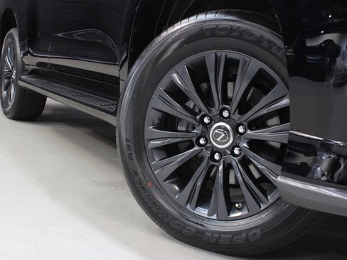 Used 2022 Lexus GX 460 Premium w/ Accessory Package image 14