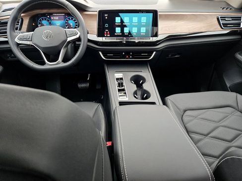 New 2026 Volkswagen Atlas SE image 8