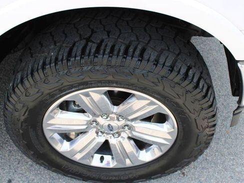Used 2018 Ford F150 Lariat w/ Equipment Group 502A Luxury AWD/4WD image 16