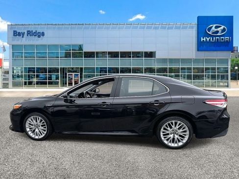 Used 2018 Toyota Camry XLE image 8