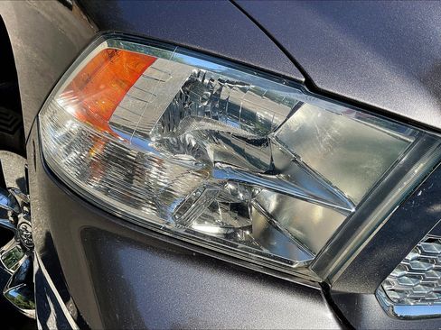 Used 2019 RAM 1500 Classic SLT image 25