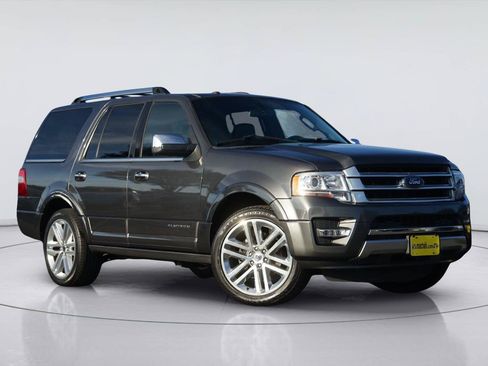 Used 2017 Ford Expedition Platinum RWD image 2