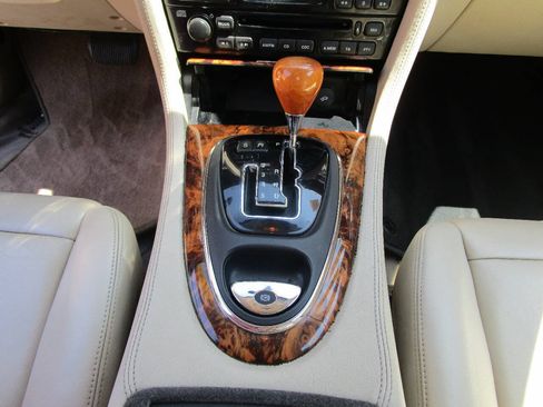 Used 2004 Jaguar XJ8 RWD image 14