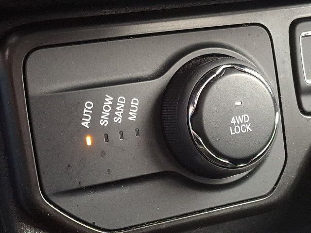 Used 2023 Jeep Renegade Latitude AWD/4WD image 24