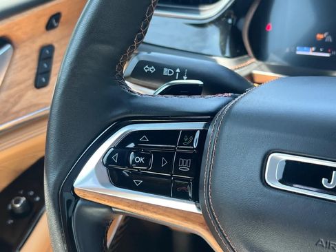 Used 2023 Jeep Grand Cherokee L Summit AWD/4WD image 19