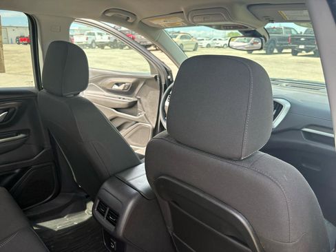 Used 2024 GMC Terrain SLE w/ Driver Convenience Package image 47