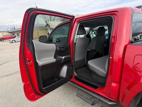 Used 2021 Toyota Tacoma SR5 AWD/4WD image 34