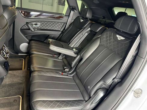 Used 2018 Bentley Bentayga image 12