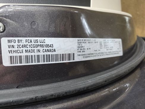 Used 2023 Chrysler Voyager LX image 35