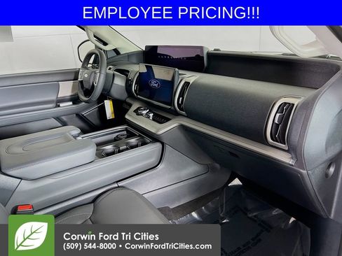 New 2026 Ford Expedition Active AWD/4WD image 30