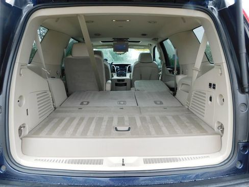 Used 2020 Cadillac Escalade Luxury w/ LPO, Radiant Package AWD/4WD image 29