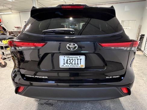 Used 2021 Toyota Highlander XLE AWD/4WD image 6