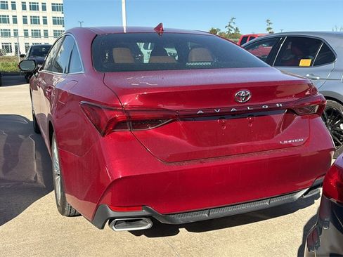 Used 2019 Toyota Avalon Limited image 4
