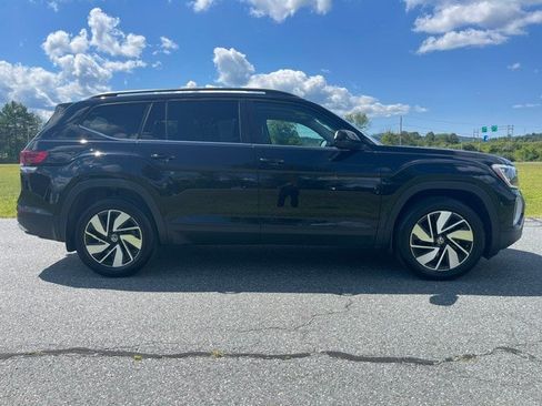 Used 2024 Volkswagen Atlas SE w/ Panoramic Sunroof Package AWD/4WD image 5