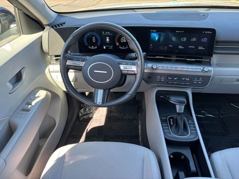 Used 2025 Hyundai Kona SEL image 34